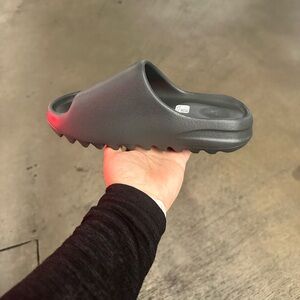 New Onyx (Black) Yeezy Slides Size 7M